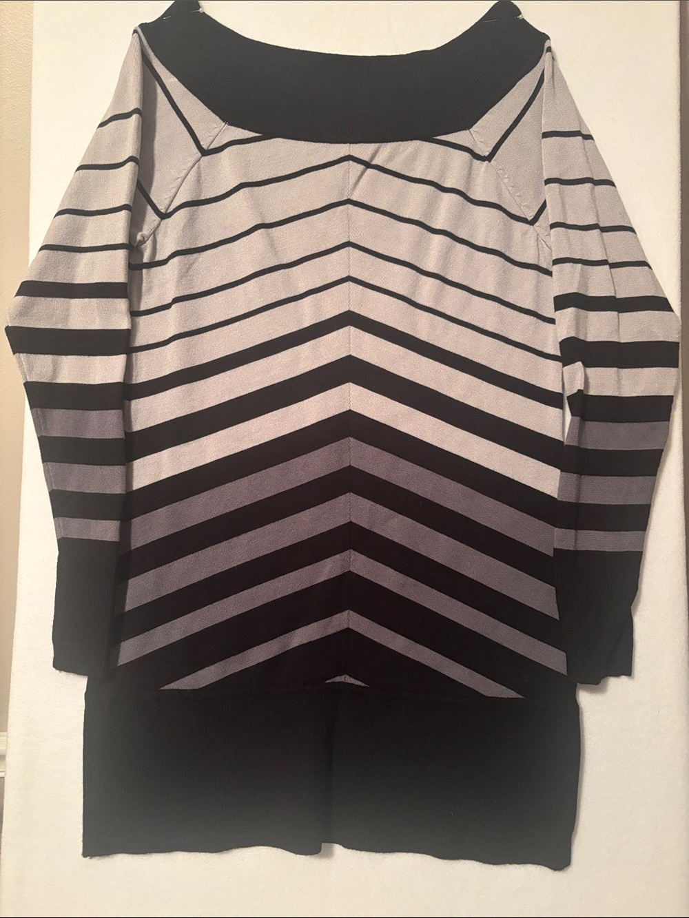 White House Black Market Striped Chevron Gradient Sweater - Black & Gray